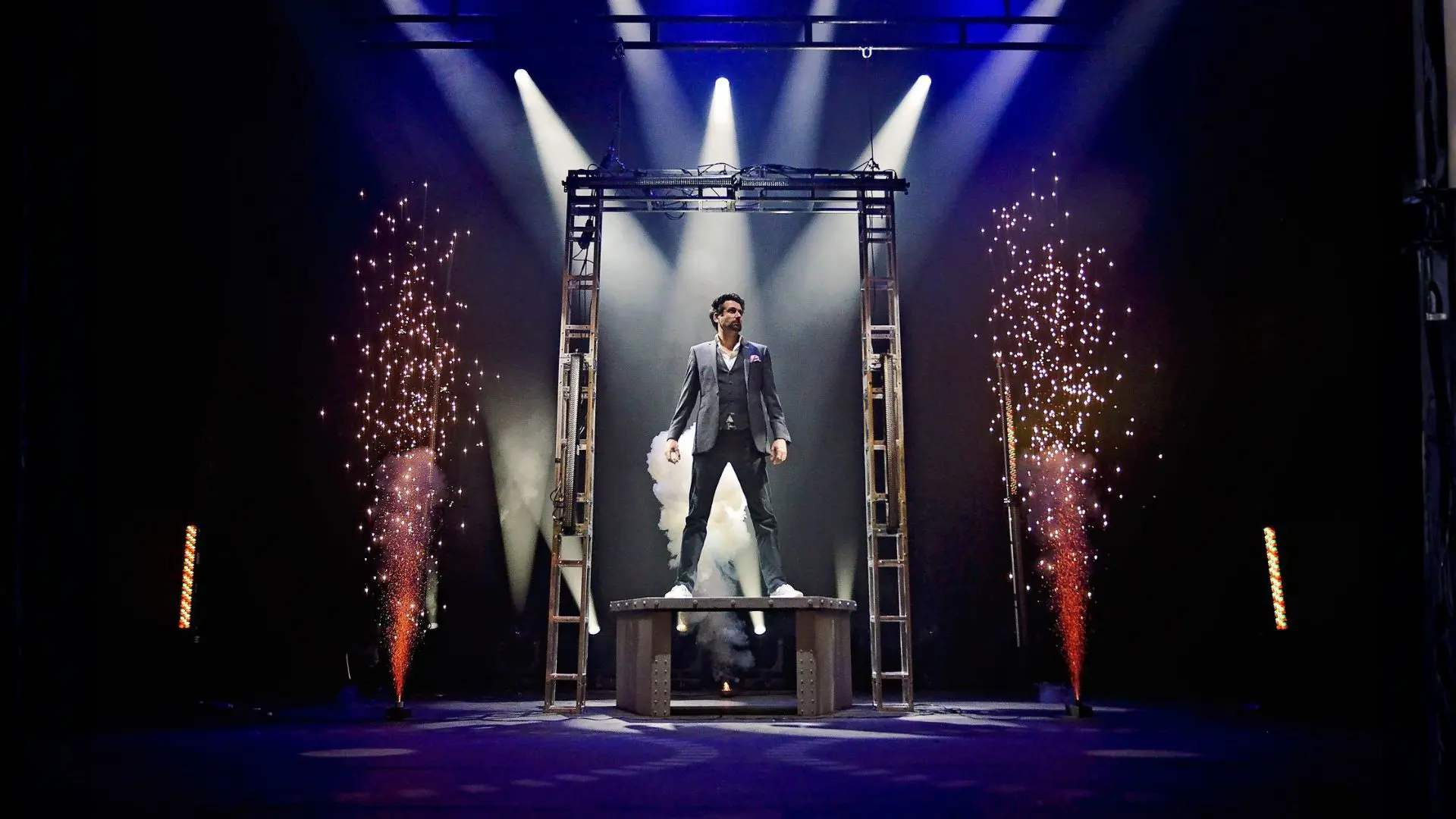 Jamie Raven - <p>Jamie Raven is an international magician and illusionist whose performances have captivated audiences on stage, television and around the world.</p>