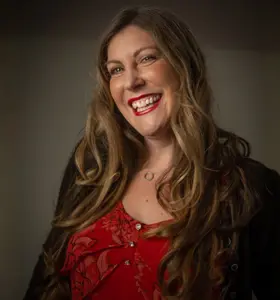 Aoife O'Brien - Leadership and Culture Strategist helping organisations build workplaces where people perform and stay.