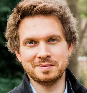Dr. Christian Busch