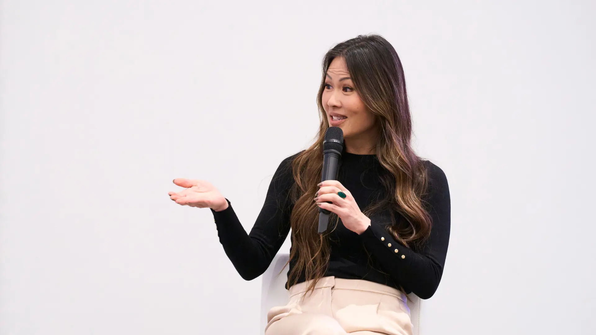 Sohee Jun - <p>Empowering ambitious women to lead with authentic power and aligned success.</p>