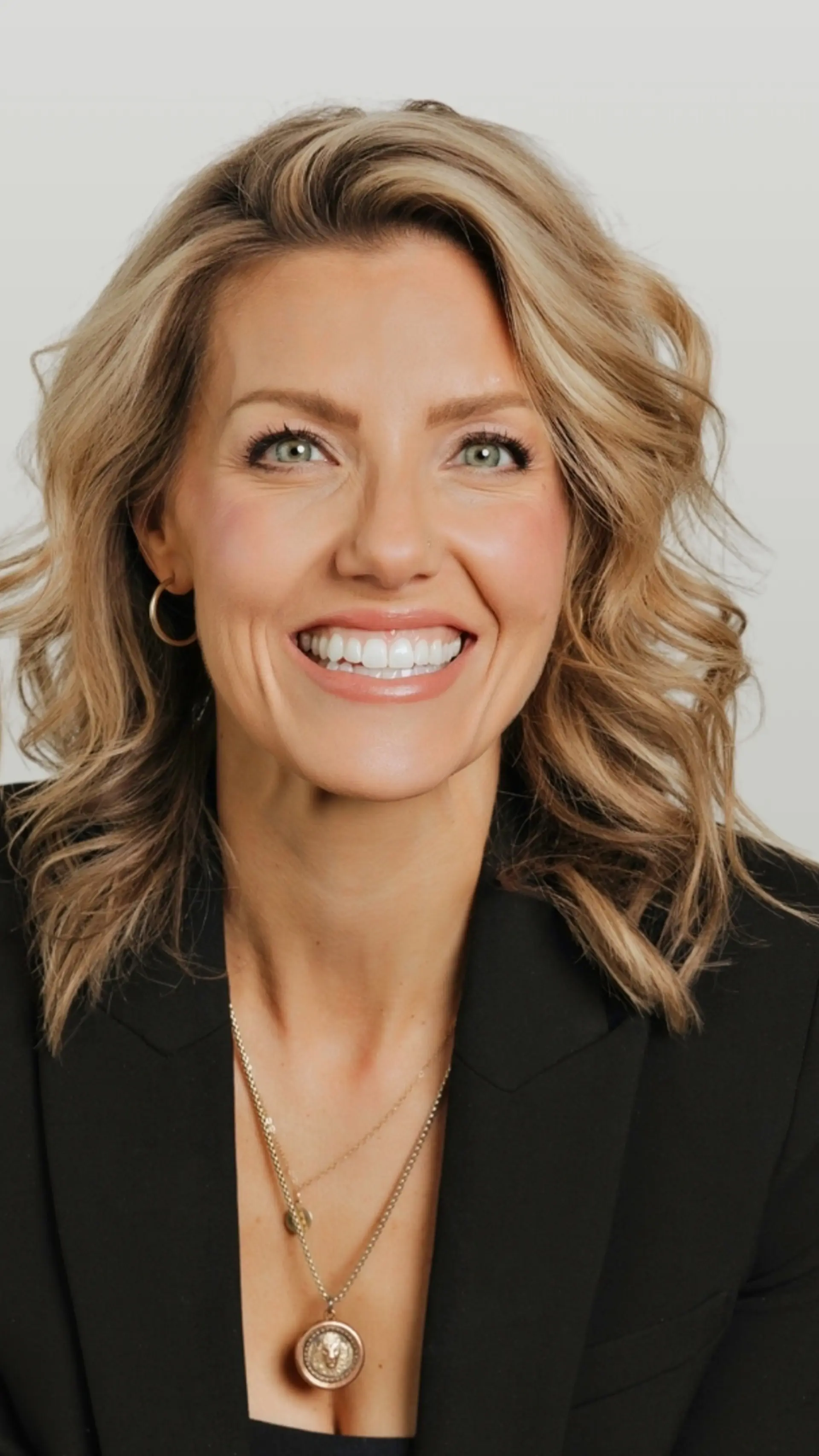 Jessica Janzen - <p>Jessica Janzen is a motivational speaker, author and entrepreneur who helps people turn adversity into action and bring more joy into life.</p>