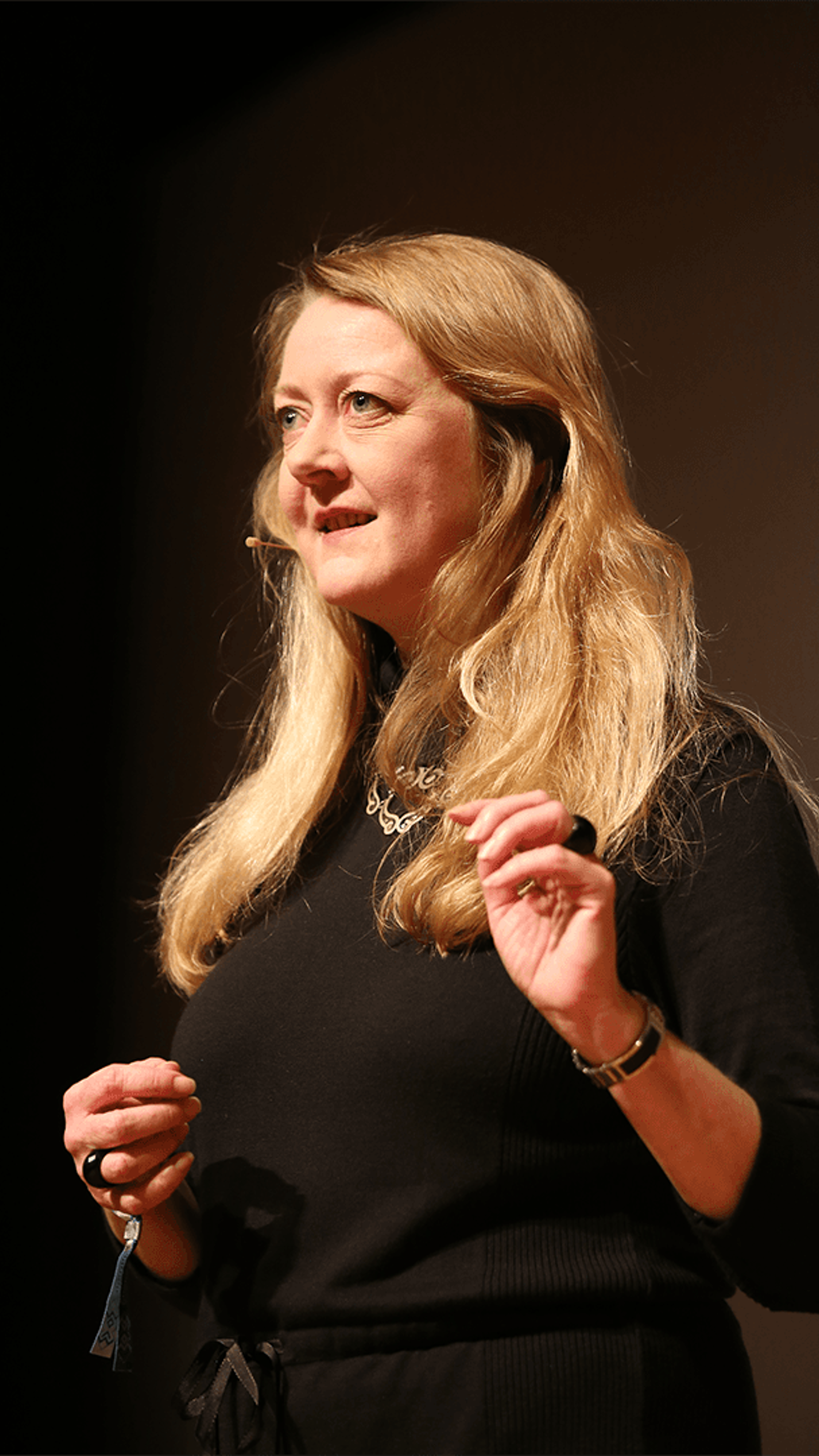 Annie Machon - Annie Machon gave up her career as an agent with British intelligence to become a whistleblower. She speaks about her experience from the 90s.